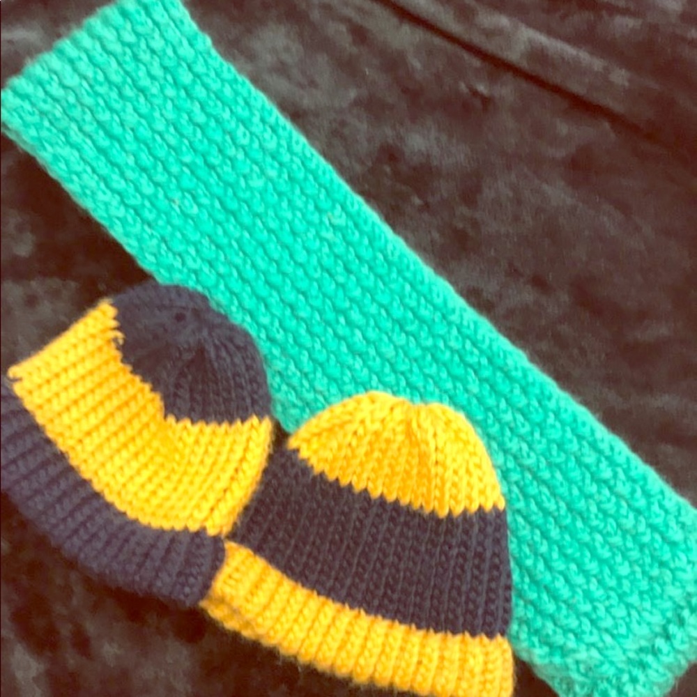 Infiniti scrarves n hats 100% wool